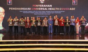 Pemkab. Barito Kuala terima penghargaan UHC Award 2024