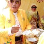 Kepala Dinas  Kelautan dan Perikanan  bagikan Ikan masak Gratis ala Papua