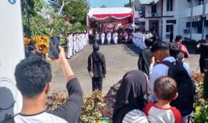 Tanamkan Semangat Nasionalisme, Masyarakat Tanah Laut Ajak Anak Saksikan Peringatan HUT Ke-79 RI