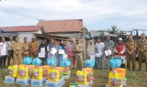 Tanggap Bencana, Pemkab Tala Serahkan Bantuan Kepada Korban Kebakaran