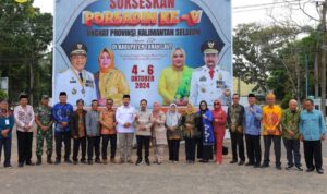 Syamsir Lepas Pawai Ta’aruf PORSADIN  Kalsel 2024