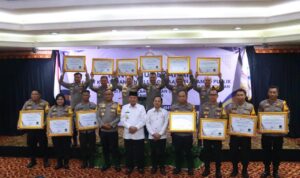Polres Tapin Menerima Penganugerahan Predikat Pelayanan Publik Tahun 2024
