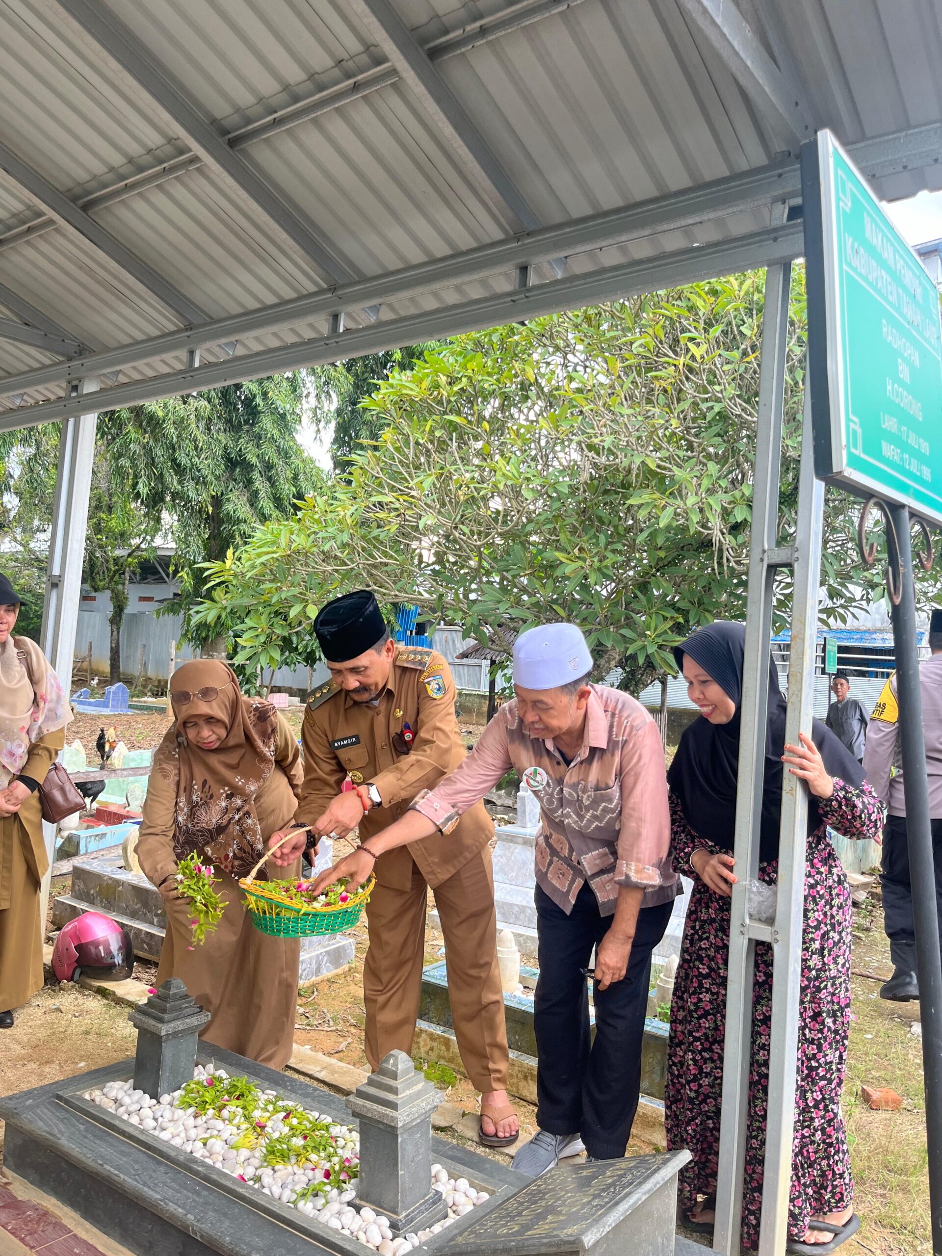 Ziarah ke Makam Pendiri Kabupaten Tanah Laut, Pj Bupati Ucapkan terimakasih dan penghormatan atas jasa yang diberikan