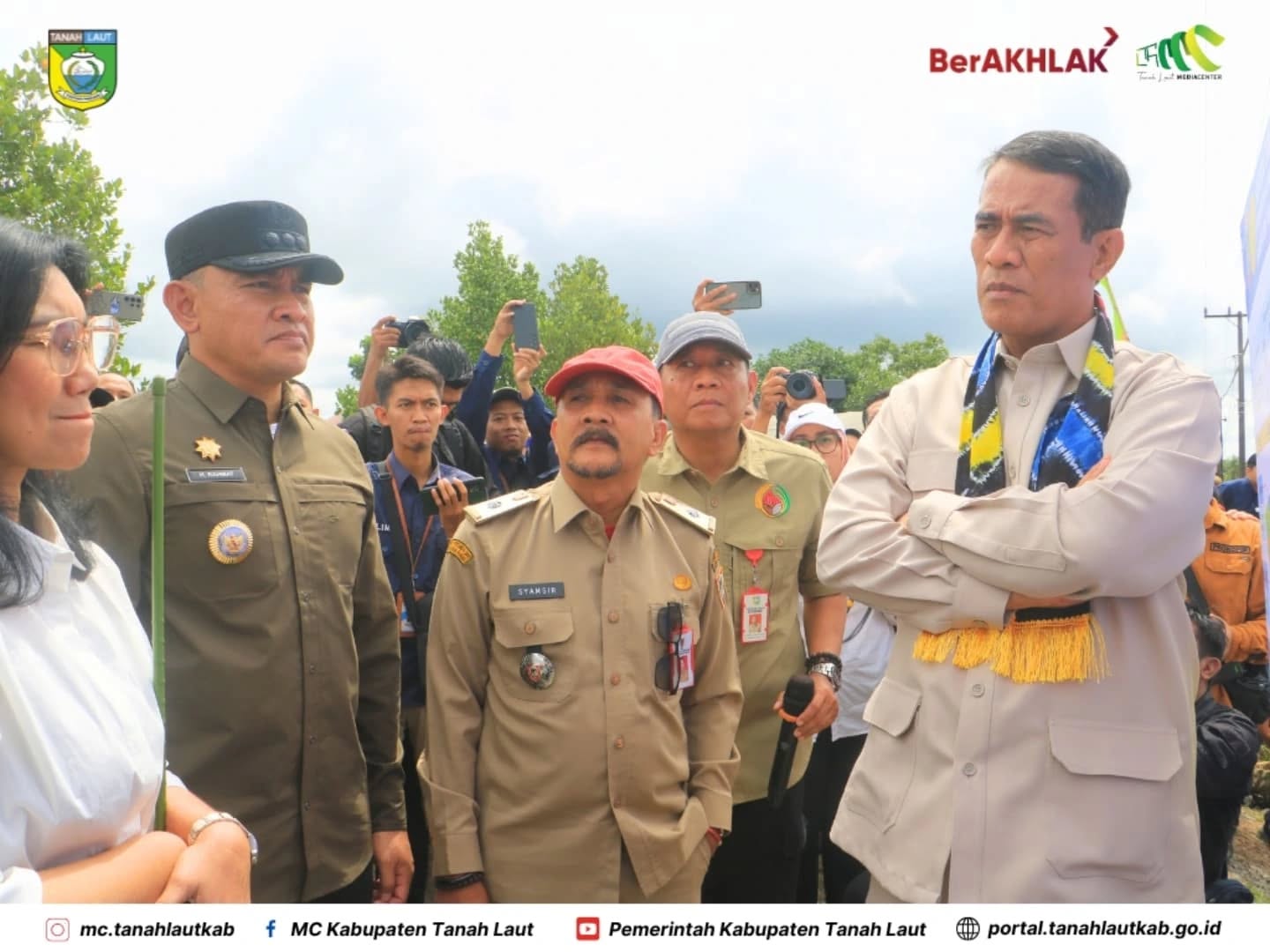 Mentan Andi Amran Sulaiman Tinjau Panen Raya di Tanah Laut, Dorong Percepatan Optimasi Lahan Rawa