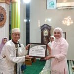 Wakil Walikota Banjarmasin Ananda Sampaikan Bantuan Ke Mesjid Darul Hikmah
