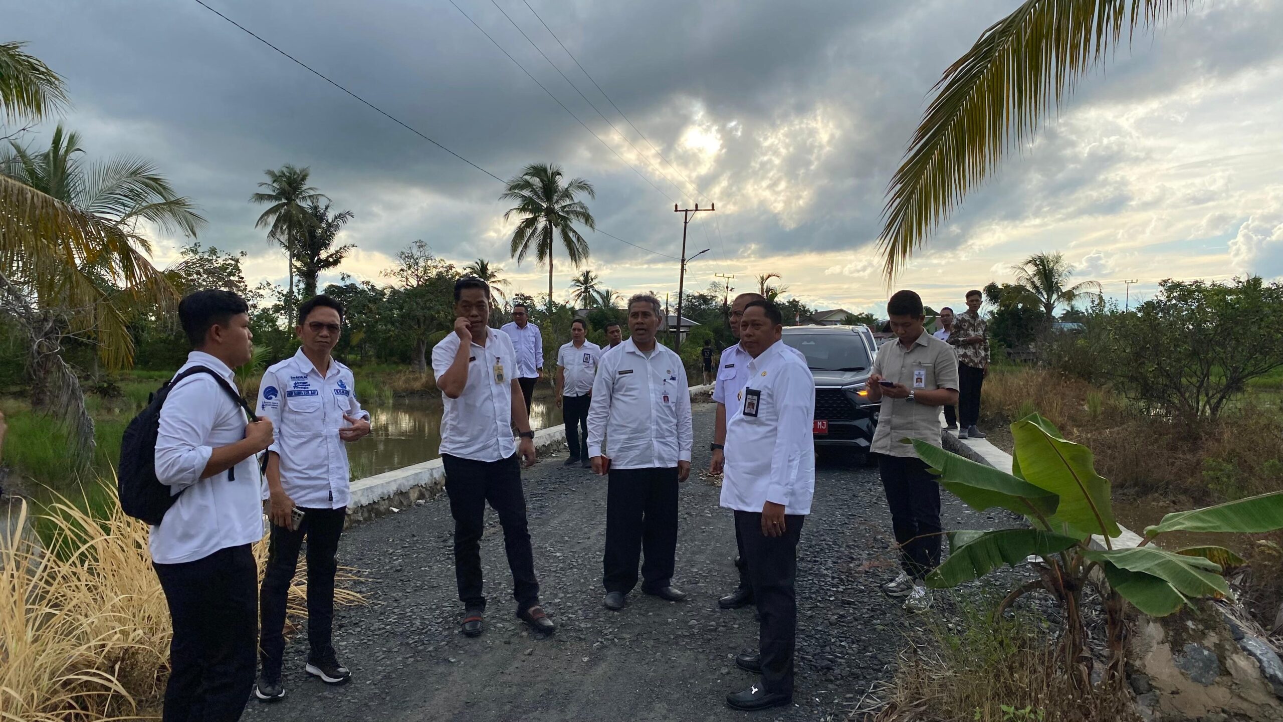 “Bupati H.Bahrul Ilmi Tinjau Akses Jalan Dan Komitmen Perbaiki Infrastruktur”