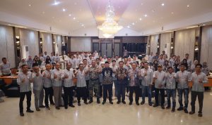 Bupati Barito Kuala Buka Dua Pelatihan Strategis Bagi Aparatur Desa