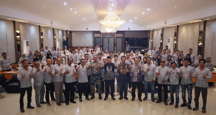 Bupati Barito Kuala Buka Dua Pelatihan Strategis Bagi Aparatur Desa