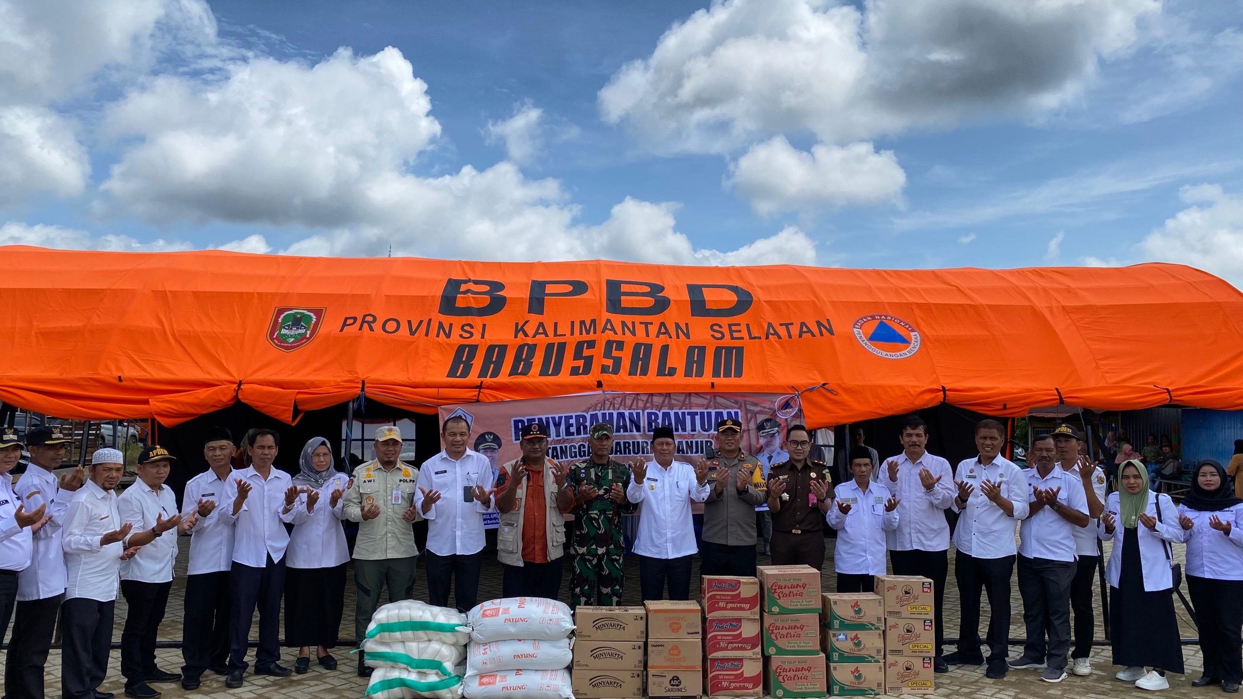 Bupati Bahrul Ilmi serahkan bantuan Banjir di 3 Kecamatan