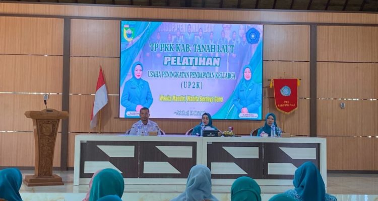 Pelatihan UP2K 2025 Resmi Dibuka, Hj. Dian Rahmat: Wanita Harus Melek Teknologi