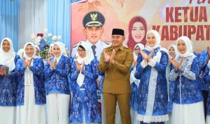 Bupati Tanah Laut Kukuhkan Ketua, Pengurus DEKRANASDA