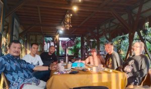 MAMA KHAS BANJAR, DIKULITI OPINI Oleh: Noorhalis Majid