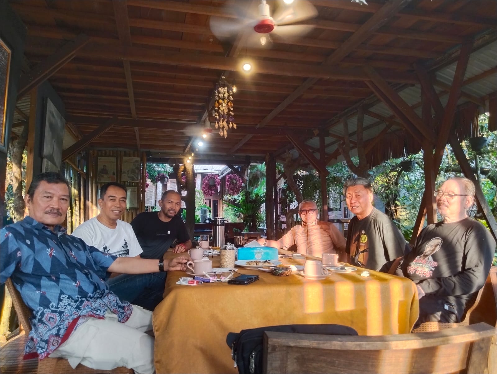 MAMA KHAS BANJAR, DIKULITI OPINI Oleh: Noorhalis Majid