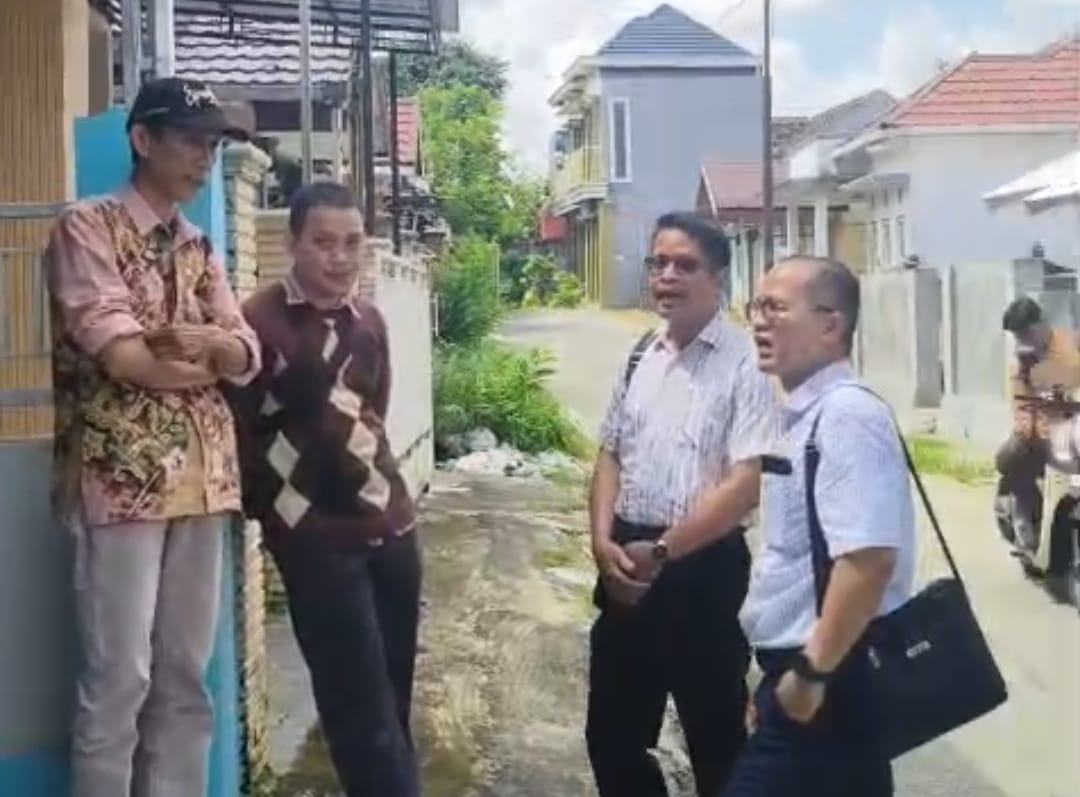 4 Orang Berpakaian Necis Hebohkan Warga Banjarbaru