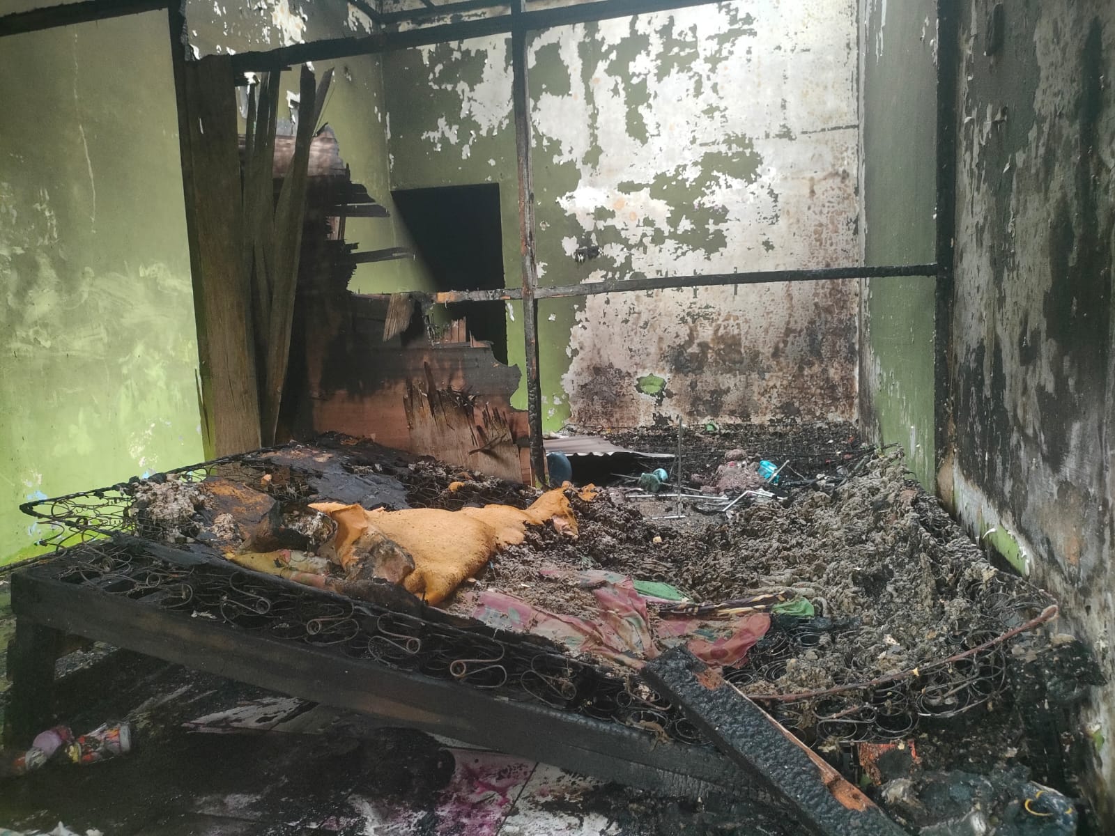 Rumah Kos di Kelurahan Mentaos Banjarbaru  terbakar