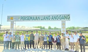 Dorong Swasembada Pangan , Wamenhut RI Serahkan 500 Bibit Produktif ke TanahLaut