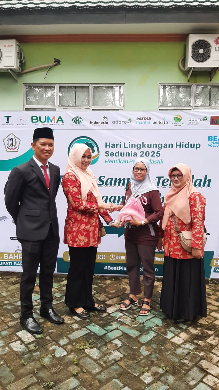 Peringati Hari Lingkungan Hidup Sedunia, DLH Batola Gelar Aksi “Tukar Sampah Jadi Sembako”