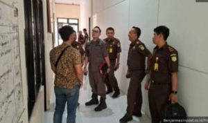 Kejari Batola geledah Kantor Dinas PMD Batola, Di Duga Korupsi Anggaran Program PKK