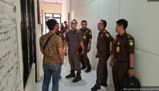 Kejari Batola geledah Kantor Dinas PMD Batola, Di Duga Korupsi Anggaran Program PKK