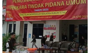 KEJARI HSS Musnahkan Barang Bukti Berbagai Kejahatan
