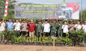 Bupati Batola bersama Kepala Staf Korem 101/ Antasari laksanakan Tanam Pohon serentak