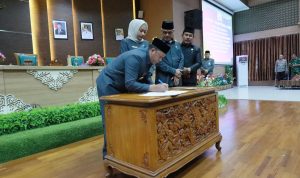 Bupati Batola bersama DPRD Tandatangani Nota Kesepakatan KUPA-PPAS Perubahan APBD 2025