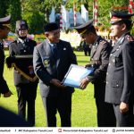 Di Hari Bhayangkara ke-79 ,  Pemkab. Tanah Laut  Berikan  Penghargaan kepada Polisi Berprestasi