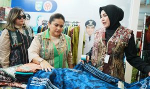 Angkat Kearifan Lokal , Ketua Dekranasda Tanah Laut Hj Dian Hadiri HUT ke-45 Dekranas