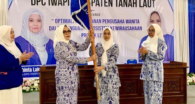 Dr Orbawati, S. Sos, MM  terpilih Kembali jadi Ketua IWAPI Tanah Laut