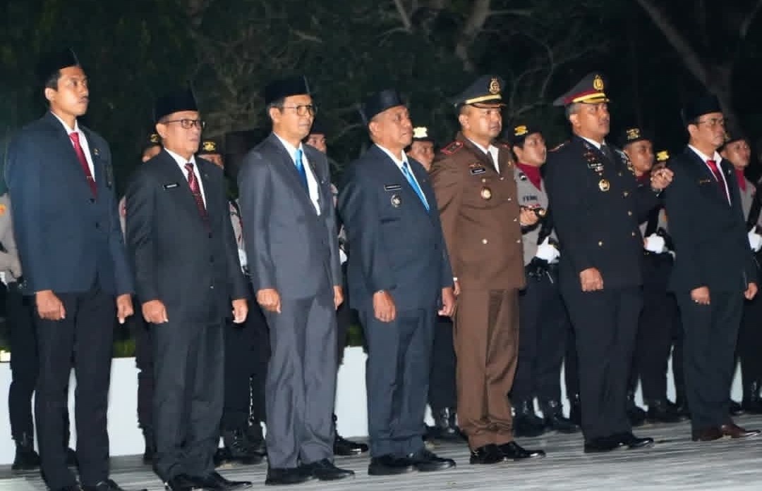 Khidmat! Ketua DPRD Tanah Laut Ikuti Renungan Suci HUT ke-80 RI di Taman Makam Pahlawan