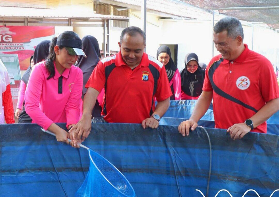 Begini Keseruan Panen Ikan di Mapolres Tanah Laut