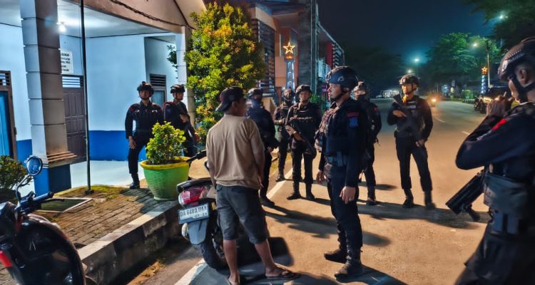 Batalyon C Pelopor Brimob Polda Kalsel Gelar Patroli Malam