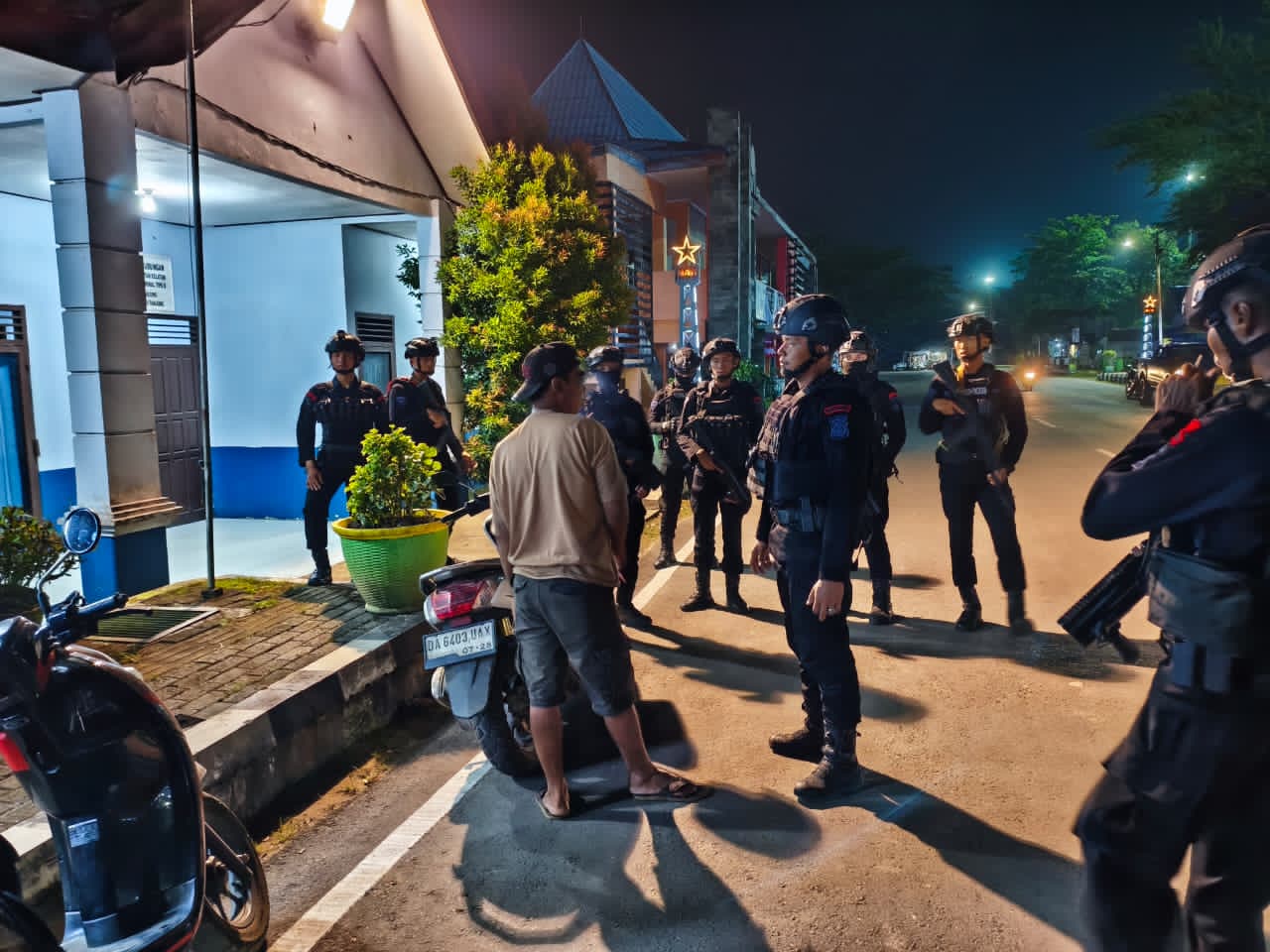 Batalyon C Pelopor Brimob Polda Kalsel Gelar Patroli Malam