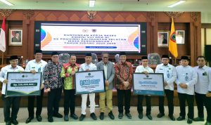 Komisi VIII Serahkan Bantuan Rp1,1 Miliar, Sudian Noor Dorong Kalsel Jadi Pusat Industri Halal
