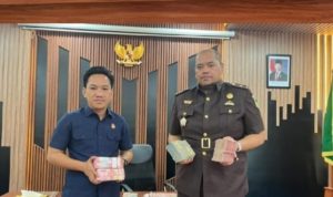 Atas Pengganti Kerugian Negara Salah satu Keluarga AS serahkan Uang Titipan Rp 600 juta ke Kejari Tabalong