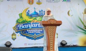 Baladon Warnai  Pasar Ramadhan 1447 H yang langsung dibuka ERNA LISA HALABY Walikota Banjarbaru
