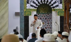 Bupati H. Bahrul Ilmi Laksanakan Sholat Idul Fitri di Desa Tatah Mesjid Bupati H. Bahrul Ilmi Laksanakan Sholat Idul Fitri di Desa Tatah Mesjid