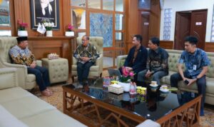 Bahas Pembangunan Listrik Desa, Bupati Barito Kuala Terima Audiensi PLN Kalsel