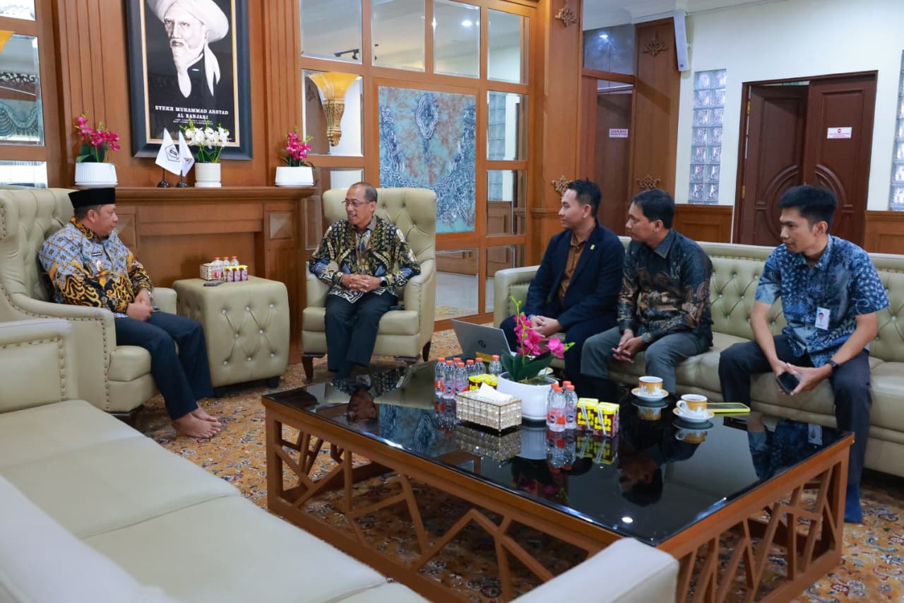 Bahas Pembangunan Listrik Desa, Bupati Barito Kuala Terima Audiensi PLN Kalsel