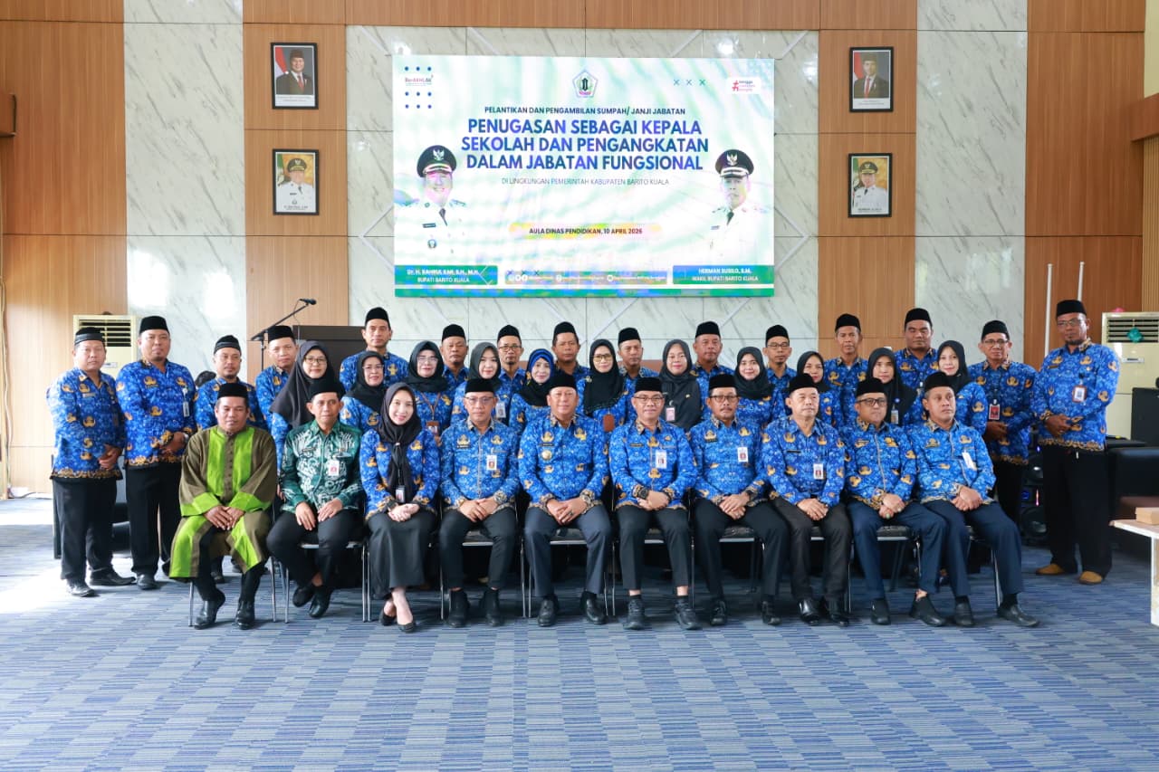 Bupati Barito Kuala Lantik 25 Kepala Sekolah