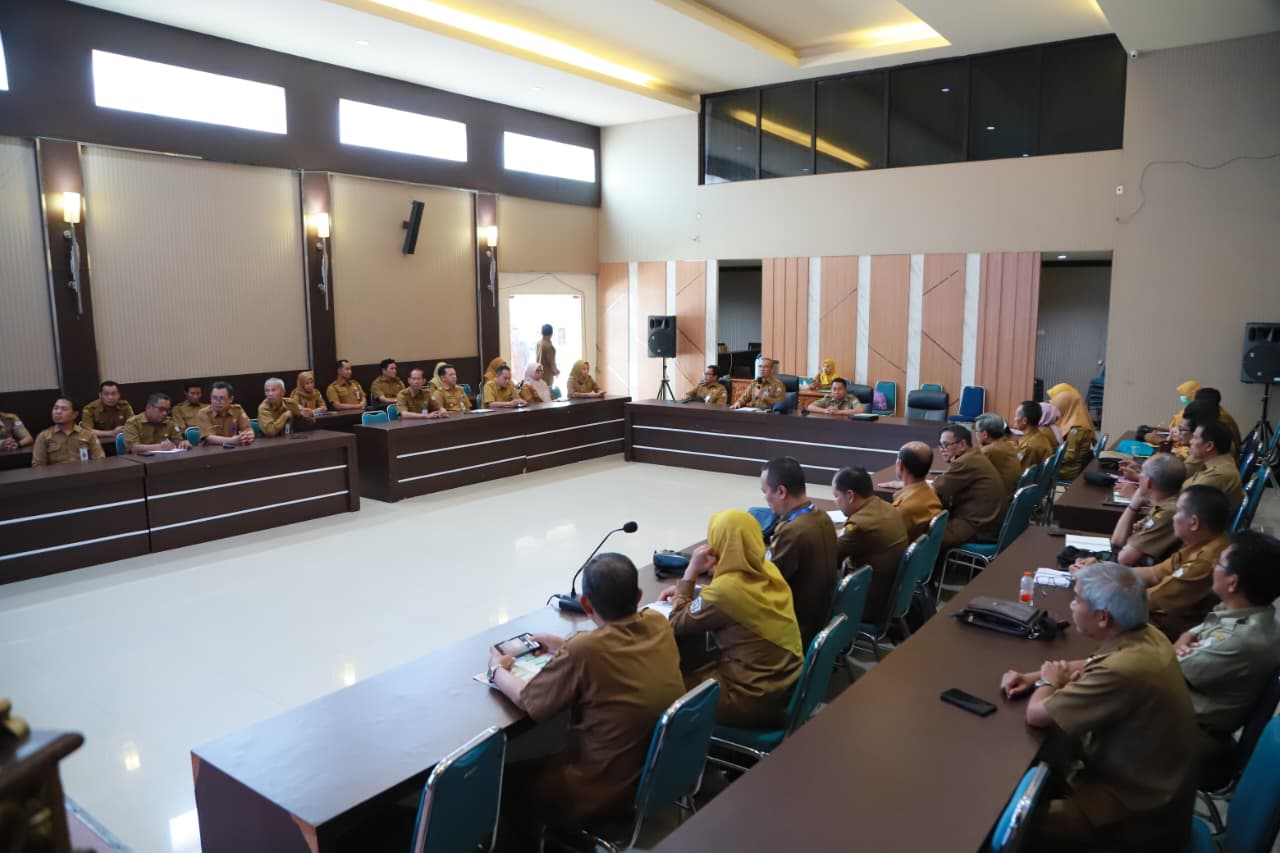 Sekda Zulkifli Pimpin Rapat Evaluasi Kerja  demi Kepuasan Pelayan Publik