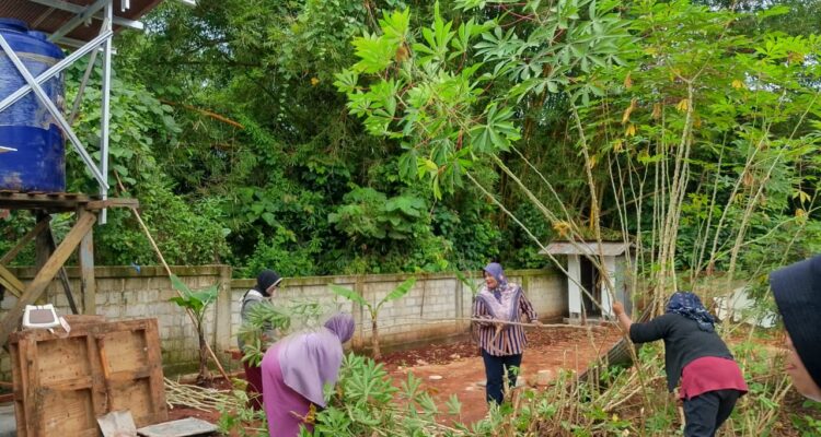 SPPG Nanam Jariyah Indonesia Mazaya Catering Gelar Aksi Bersih-Bersih Lingkungan Kerja