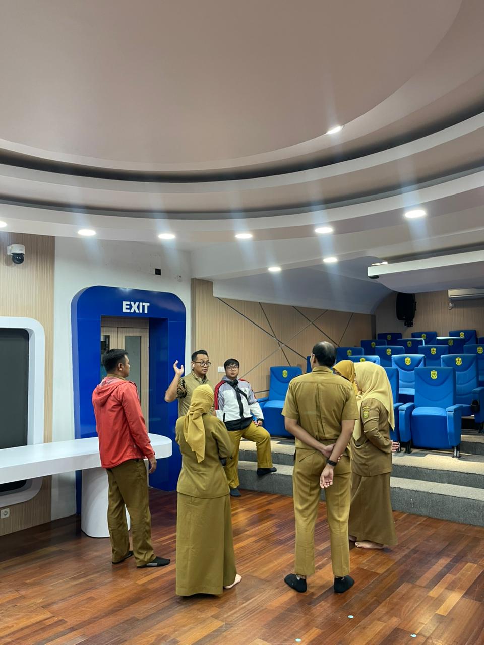 Pastikan Layanan Optimal, Hari Pertama Plt Kepala Diskominfotik Banjarmasin Tinjau Langsung Fasilitas Diskominfotik Pastikan Layanan Optimal, Hari Pertama Plt Kepala Diskominfotik Banjarmasin Tinjau Langsung Fasilitas Diskominfotik