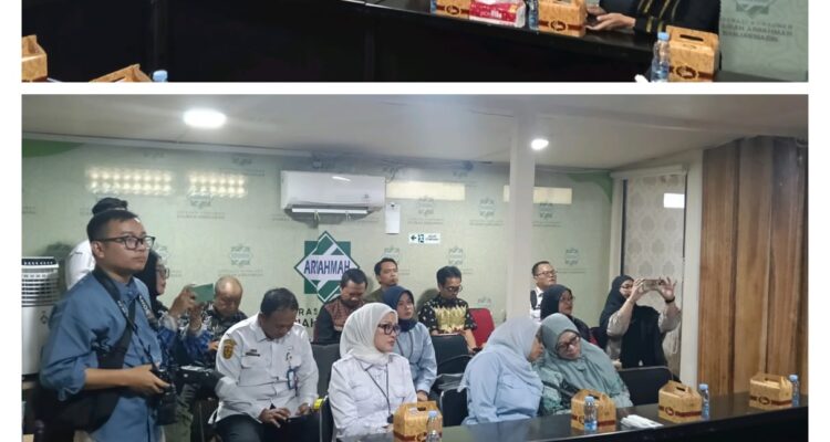 Perkuat Perekonomian Masyarakat, Wakil Menteri Koperasi RI Farida Kunjungi Koperasi Konsumen Syariah Arrahmah Kalsel