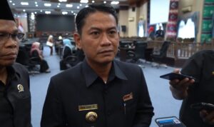 Wali Kota Banjarmasin mengimbau masyarakat untuk tetap tenang dan siaga terhadap potensi korsleting listrik Wali Kota Banjarmasin mengimbau masyarakat untuk tetap tenang dan siaga terhadap potensi korsleting listrik