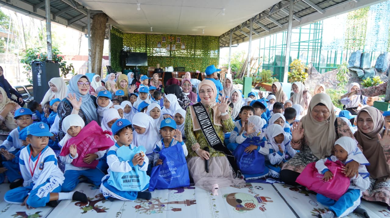 Bunda PAUD Neli Listriani Ajak Anak Jelajah Literasi di Taman Satwa Jahri Saleh