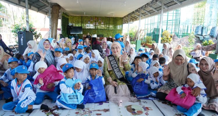 Bunda PAUD Neli Listriani Ajak Anak Jelajah Literasi di Taman Satwa Jahri Saleh