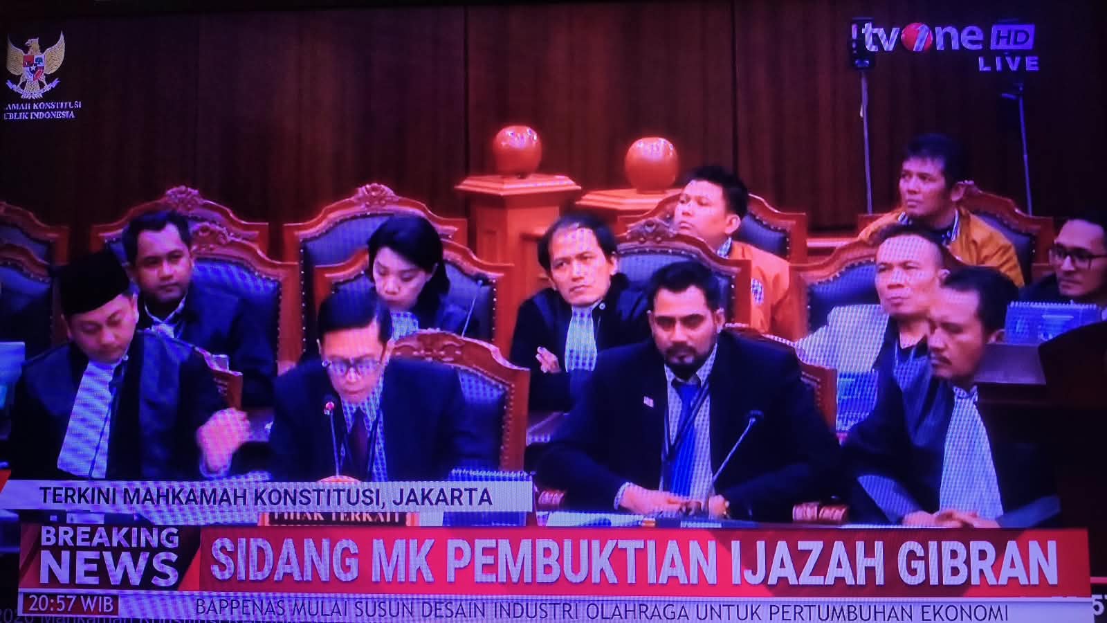 MK Gelar Sidang Pembuktian Ijazah Wapres Gibran Malam Ini