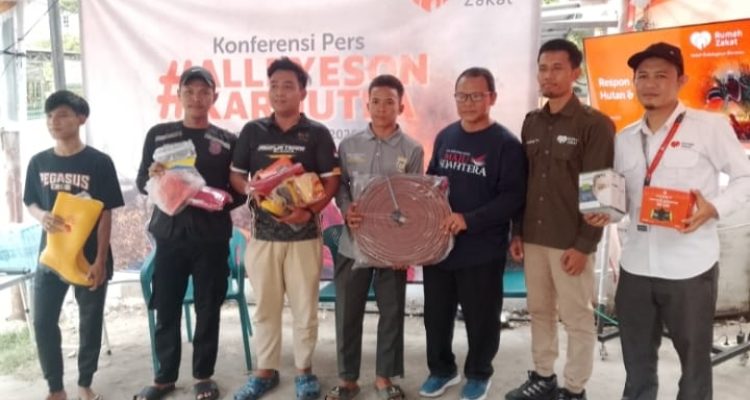 Rumah zakat Kalsel Berikan Bantuan Alat pelindung Diri  Pemadam Kebakaran untuk Karhutla