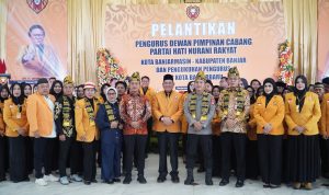 Resmi Dilantik Kepengurusan DPC HANURA Kalsel, Djapar optimis akan rebut posisi di Pemilihan mendatang Resmi Dilantik Kepengurusan DPC HANURA Kalsel, Djapar optimis akan rebut posisi di Pemilihan mendatang